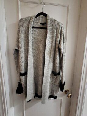 Tahari Cozy Gray & Black Trim Cable Knit Longline Sweater Large
